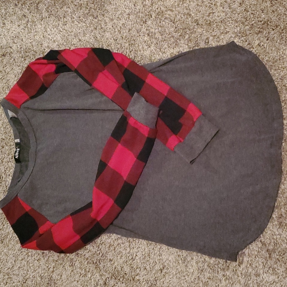 Women's medium long sleeve shirt, red Buffalo plaid/gray